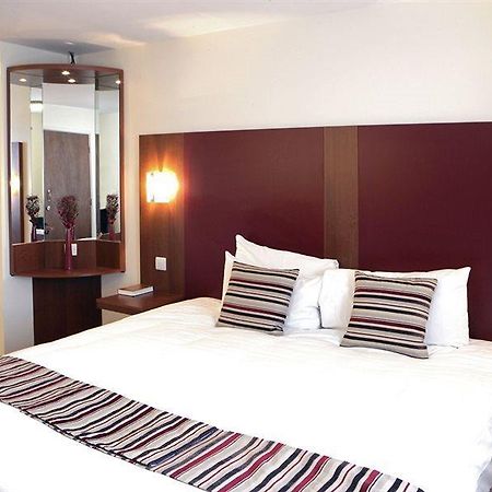 Mercure Swindon East Hotel And Spa מראה חיצוני תמונה